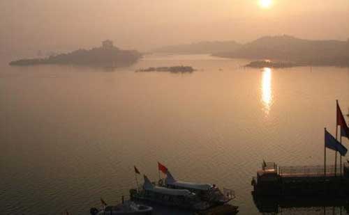 誰(shuí)對(duì)貴陽(yáng)紅楓湖污染負(fù)責(zé)(圖文) 誰(shuí)對(duì)貴陽(yáng)紅楓湖污染負(fù)責(zé)(圖文)