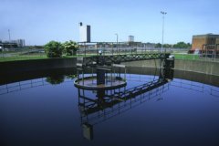 建設(shè)一座污水處理廠要花費(fèi)并不需要巨資 建設(shè)一座污水處理廠要花費(fèi)并不需要巨資