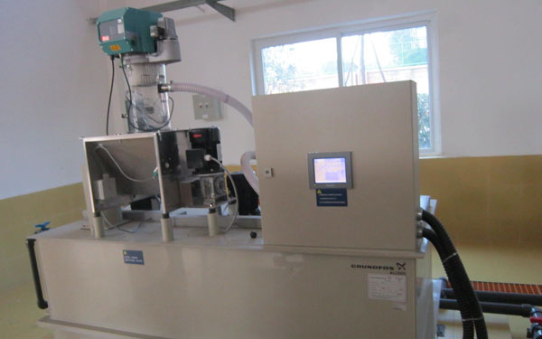 泡藥干粉加藥裝置